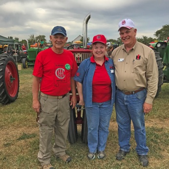 (L-R) Darwin Prewitt with Tina and Don McGuffin at the Texas Chapter's State Show in Temple, TX.
